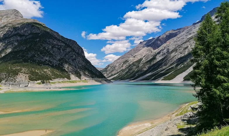 Entre a Fé e o Silêncio: Como Encontrei Força para Salvar o Meu Casamento