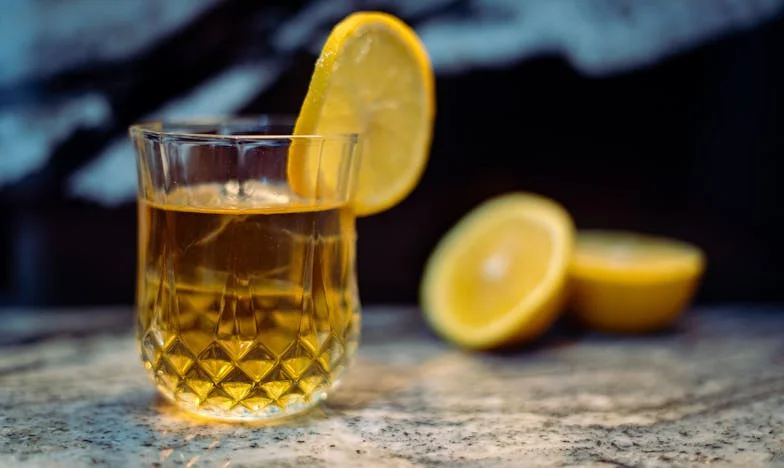 Entre a Porta Fechada e o Coração Aberto: Quando a Família Divide a Alma