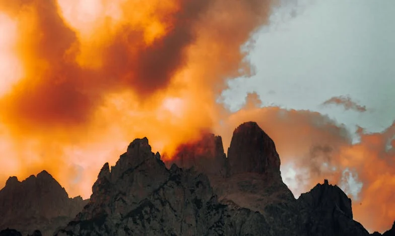 No Limiar do Ano Novo: Entre o Silêncio e o Grito