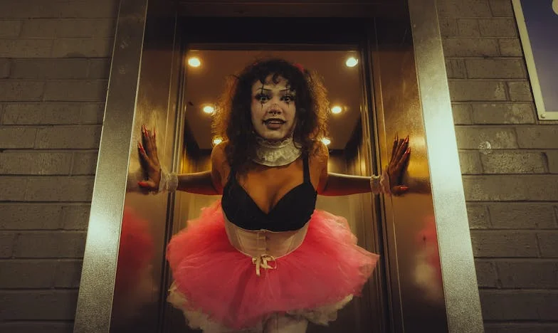 Nunca pensei que o meu filho se afastasse tanto: a minha nora trata-me como uma estranha