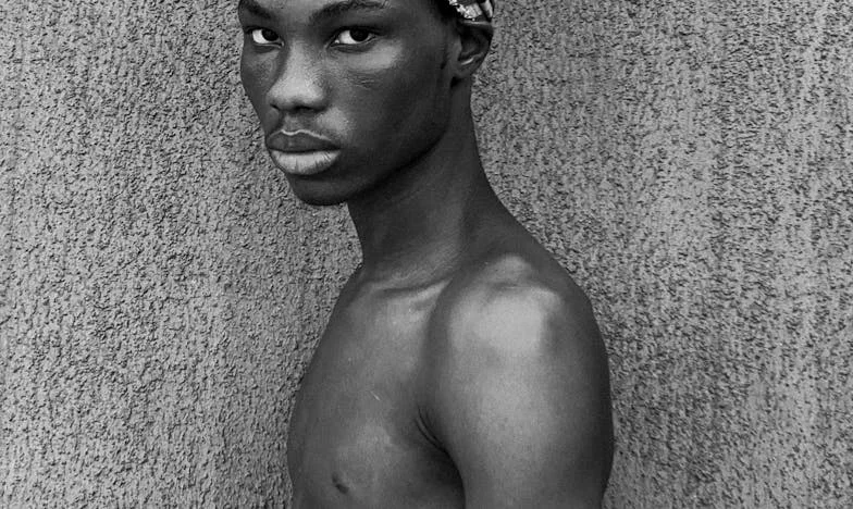 O Que Vejo no Espelho: O Peso de um Casamento