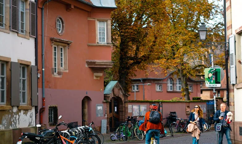 Quando o Sucesso do Meu Ex Me Apagou — E Agora Ele Precisa de Mim