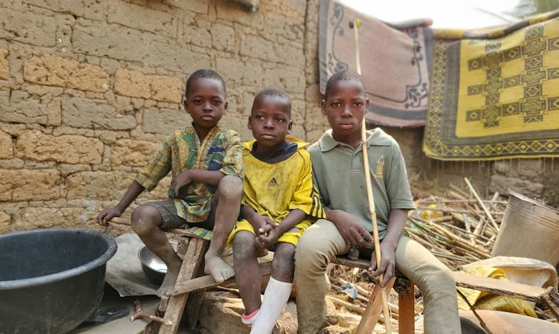 Entre Duas Mães: O Meu Coração Rasgado Entre o Dever e o Amor