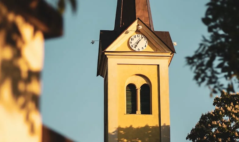 O aroma do pão quente e o peso das palavras caladas