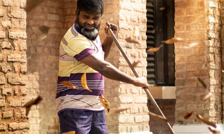 Sob o Mesmo Teto: Fugir do Passado, Lutar pelo Futuro