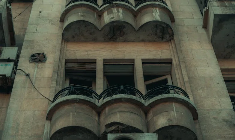 Quando o Amor Não Chega: A História de uma Mãe Portuguesa Entre a Filha e os Sogros Ricos