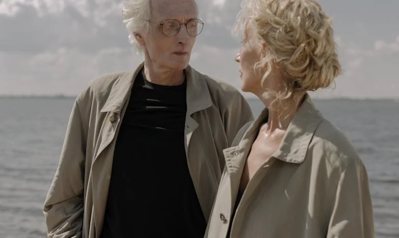 Bater à Porta: Lágrimas de uma Sogra e o Silêncio da Traição