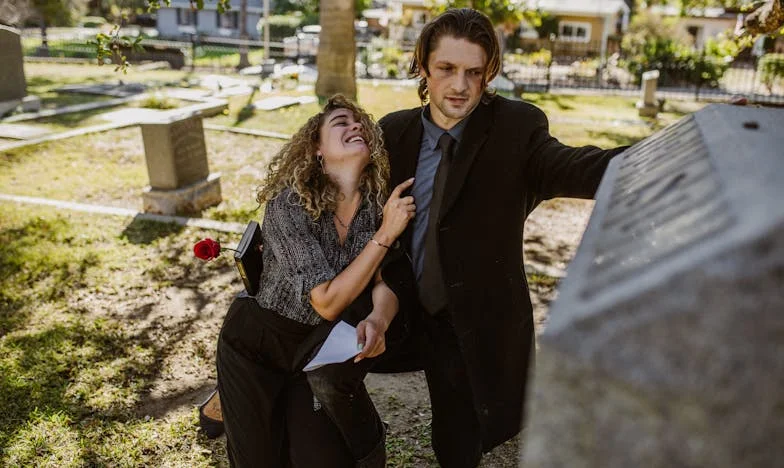 Depois da Morte do Meu Pai, Expulsei a Companheira Dele: A Minha Família Odeia-me, Mas Não Me Arrependo