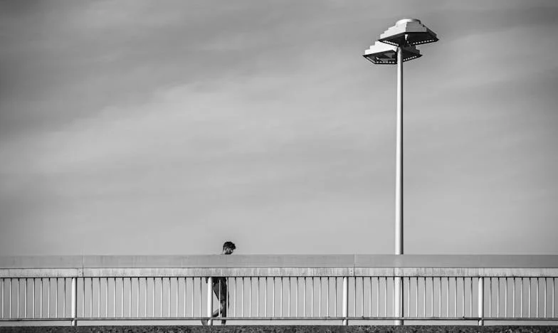 Nunca deixes uma amiga sozinha em tua casa: O eco das advertências da minha mãe