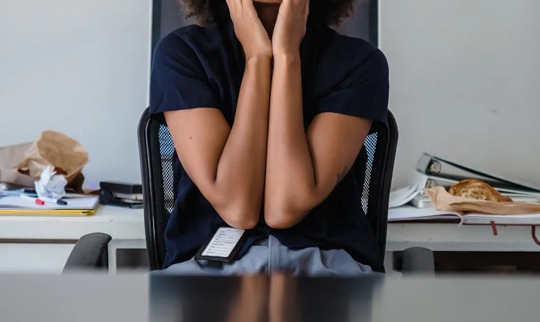 Quando a Minha Ex-Sogra Tocou à Minha Porta: O Passado Que Nunca Morre