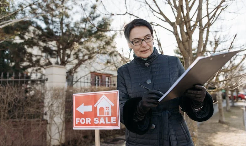 Expulsei a minha sogra da inauguração da casa: Como o meu lar se tornou um campo de batalha