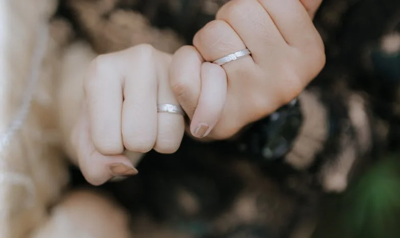 Entre Dois Fogos: Uma História de Proximidade Perdida com a Minha Mãe