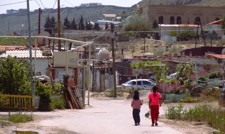 “Espera pelo casamento, Lili!” – A fuga de uma noiva do controlo sufocante da família do noivo