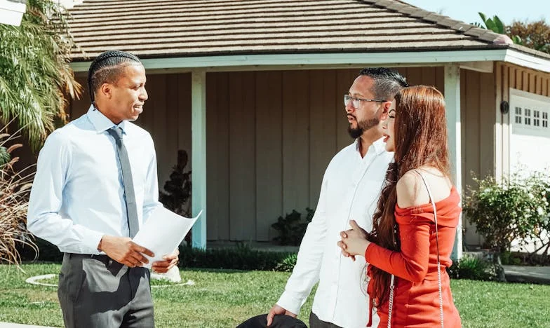 «Mãe, ainda está sujo!» – Como uma família se desfez entre silêncios e pequenas guerras domésticas