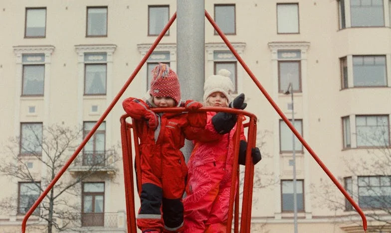 “Não tens filhos, então ajuda a nossa mãe!” — Como me tornei cuidadora da minha sogra e perdi a mim mesma