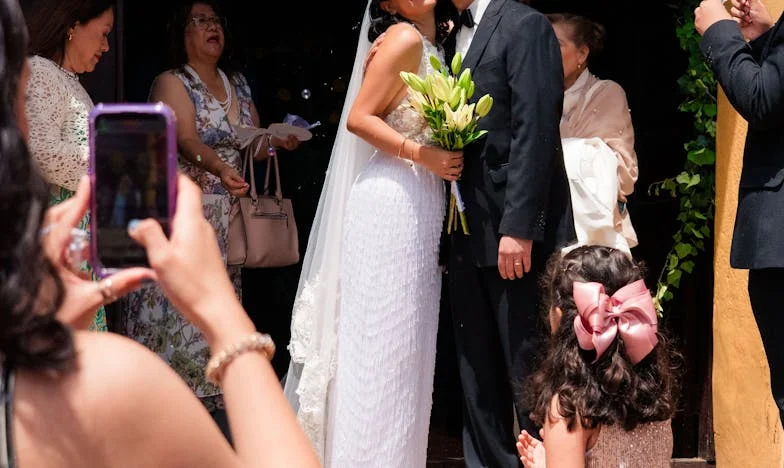 A Transformação de Silvia: Entre Espelhos e Verdades