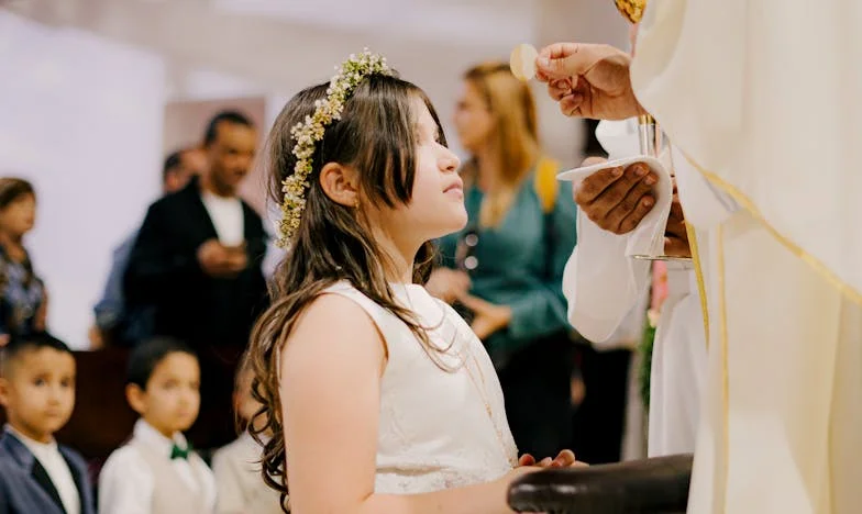 Entre Sorrisos e Silêncios: O Espelho de Mariana