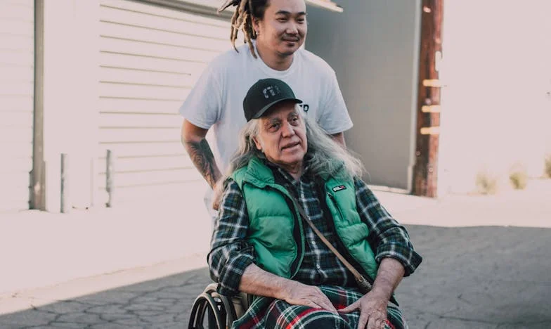 Por que eu deveria cuidar dela agora? Conheça Ivan, o filho de ouro: A luta de uma filha com a dinâmica familiar