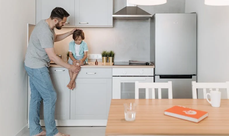 A szomszédok azt hitték, a lányunknak és a fiuknak építjük a házat – amikor kiderült az igazság, elszabadult a pokol