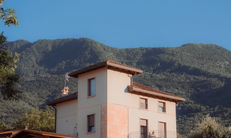 A titkos feleség – Egy magyar milliárdos árnyékában