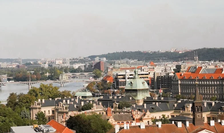 Elárult barátság: Hogyan zárt ki a legjobb barátnőm az esküvőjéről a külsőm miatt