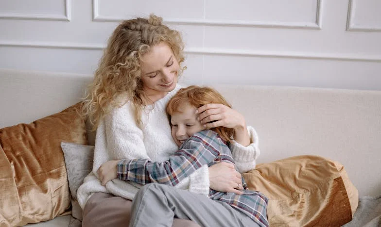 „Ne hozd át a kisfiút hétvégén” – Egy magyar apa története könnyek, büszkeség és családi csendek között