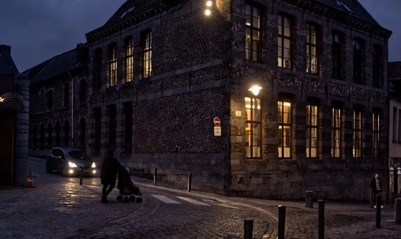 Két ház között: Hogyan tanultam meg megbocsátani az anyósomnak – egy igaz történet a családi határokról és a szeretet erejéről