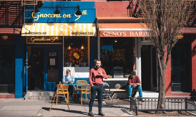 Entre deux feux : le cri silencieux d'une mère et belle-mère