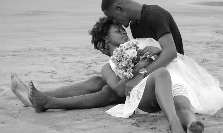 L’avertissement de Maman : « Ne laisse jamais une amie seule franchir le seuil de ta porte »