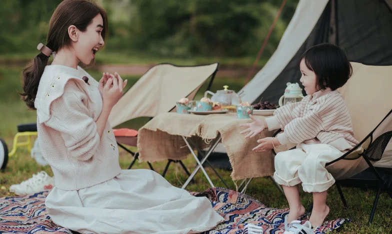 Entre Deux Feux : Quand Mon Mari Refuse de Voir Ma Mère