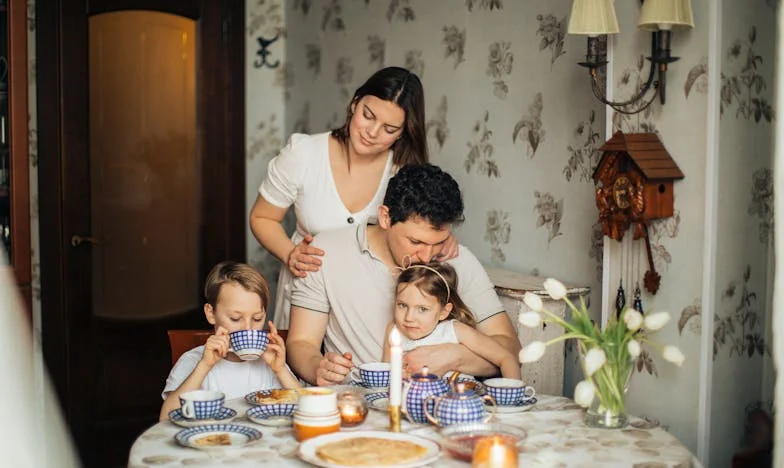 J'ai Ouvert Ma Porte à Mon Ex-Belle-Fille : Mon Fils Est Devenu Un Inconnu