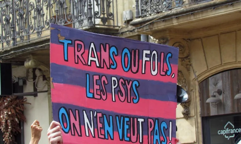 Le Miroir Brisé de Mamie Solange