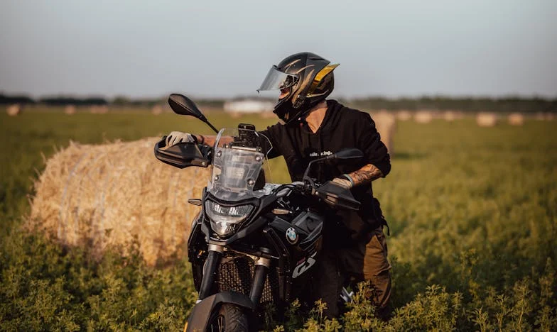 Seule à Soixante-Quinze Ans : Quand Ma Fille N’a Plus le Temps pour Moi