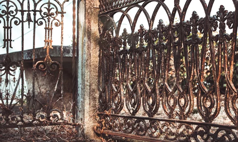 Ce que j'ai entendu derrière la porte : trahison et vérité dans l'amitié