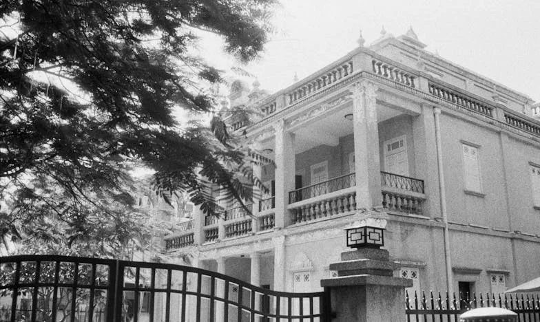 Chez moi, mais plus chez moi : le silence d’une mère