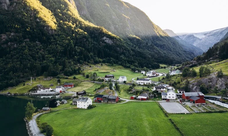 Entre deux feux : Quand l'amour se heurte au silence familial