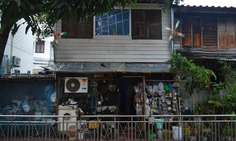 Entre Deux Mères : Le Poids du Cœur et du Devoir