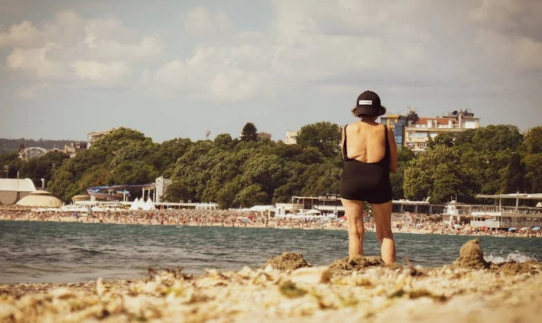 Sous la lumière crue de la cuisine : le choix d’Aurélie