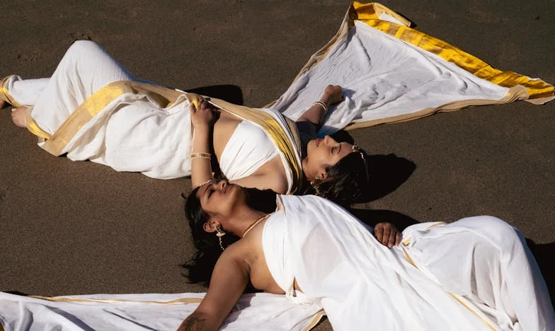 Accoucher sous le regard des autres : le jour où ma famille s’est déchirée