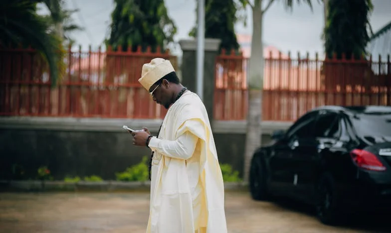 Entre Deux Mondes : Mon Combat pour Trouver ma Place dans une Famille Recomposée