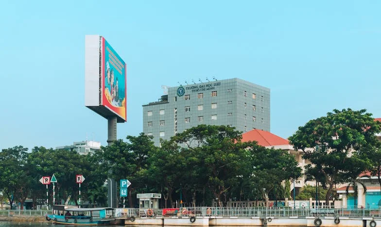 Entre le cœur et la tempête : Mon combat pour l'amour et la reconnaissance