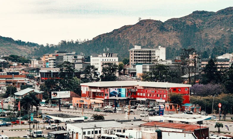 « Fais tes valises et viens vivre chez nous ! » – Comment ma belle-mère a brisé notre couple après la naissance de notre fils