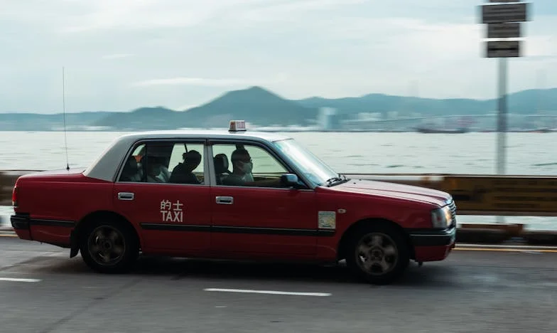 Pourquoi maintenant ? Le cri silencieux d'une grand-mère entre amour, doutes et solitude