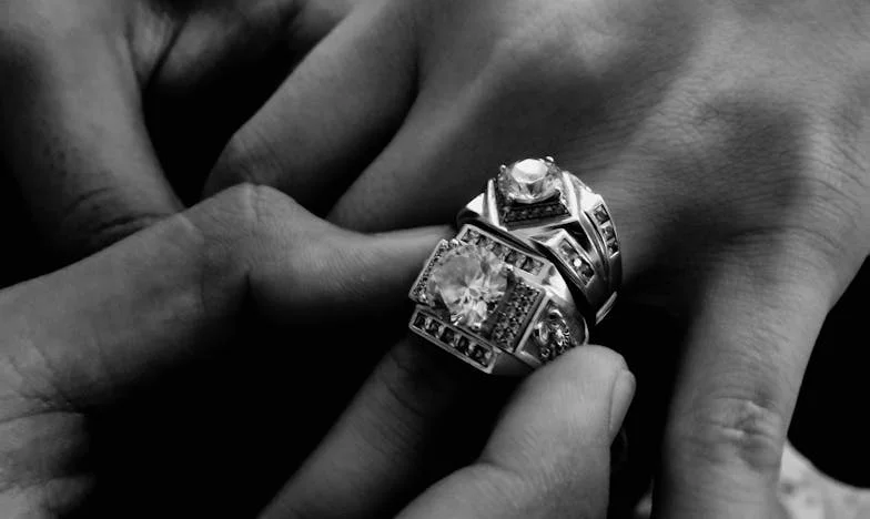 Quand ma belle-mère a dit : « Alors, on fait le prêt ? » – et moi, j’étais invisible. Mon retour chez maman