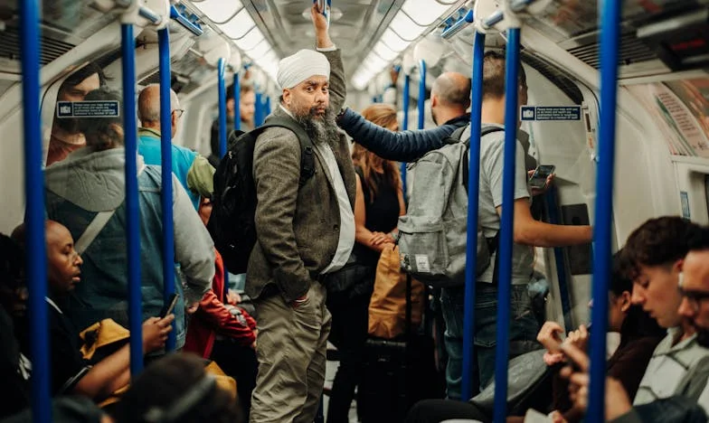 Sous le poids des attentes : Comment j'ai aidé Benjamin à s'affirmer face à la famille