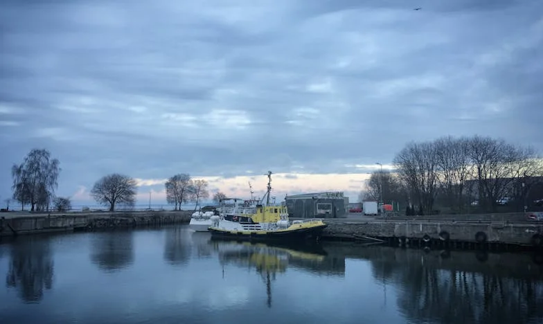 Sous le regard des autres : l’amour plus fort que les préjugés