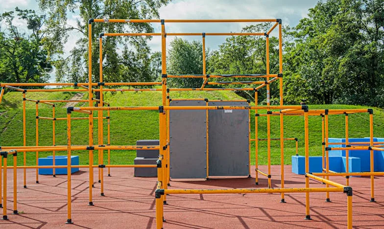 Trahis par mes voisins : la fin d'une amitié dans la grisaille de la banlieue parisienne