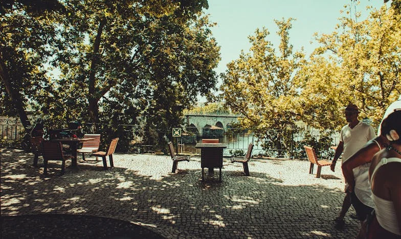 Tu me fais honte devant les voisins – Histoire d’un amour après soixante ans et des blessures familiales