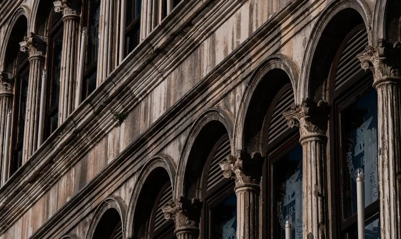 Dois-je vraiment céder la maison à mon frère ? Une histoire de famille déchirante