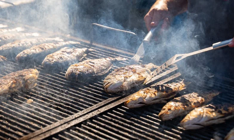 Entre Deux Feux : Quand la Tradition Déchire une Mère